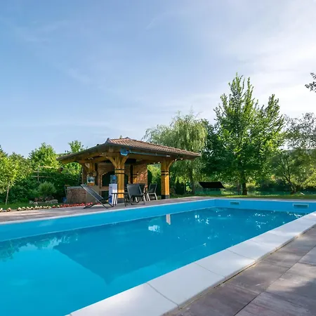 Una Rose Villa Bihac Exterior photo